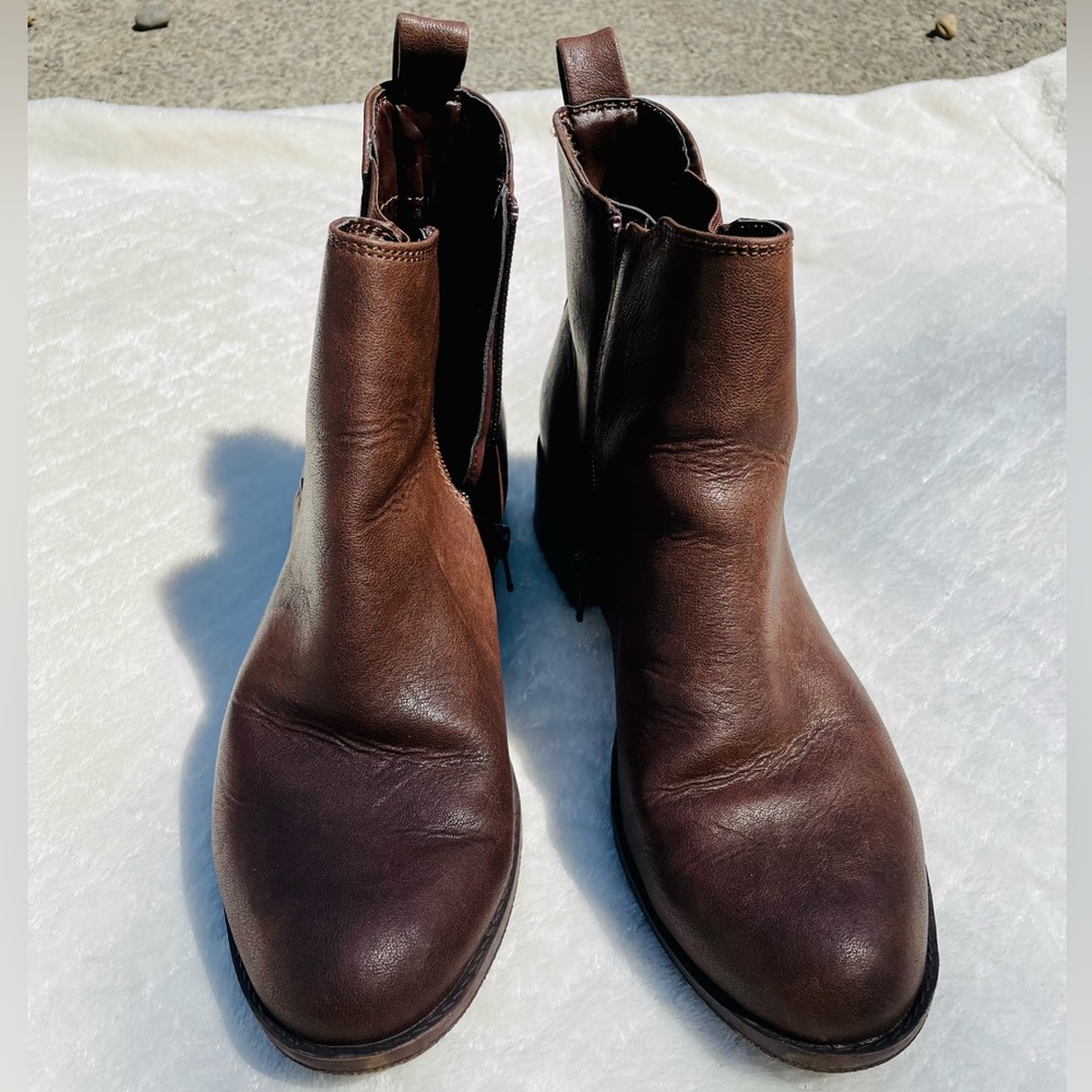 Style & Co. Chelsea Boots Size 10. - Picture 2 of 6